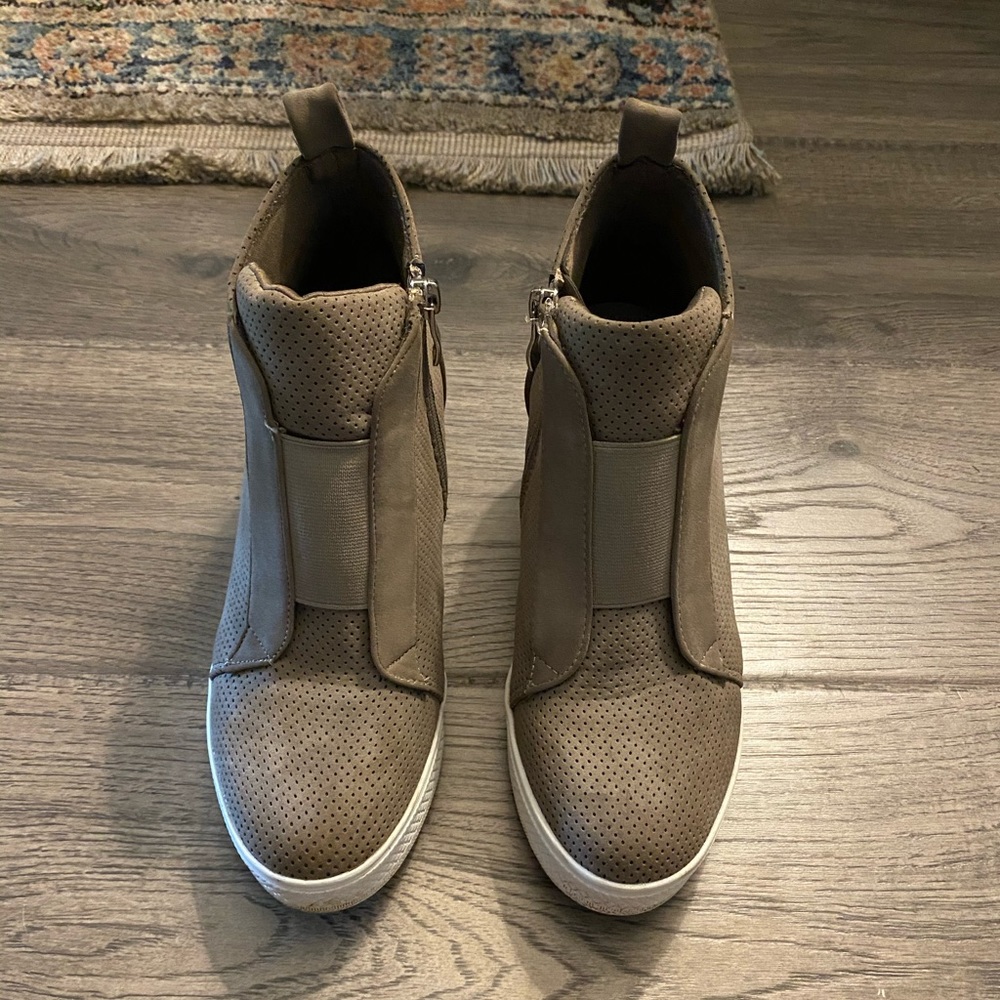 🚫 SOLD!!!! Wedge tennis shoes!! So fun and cute